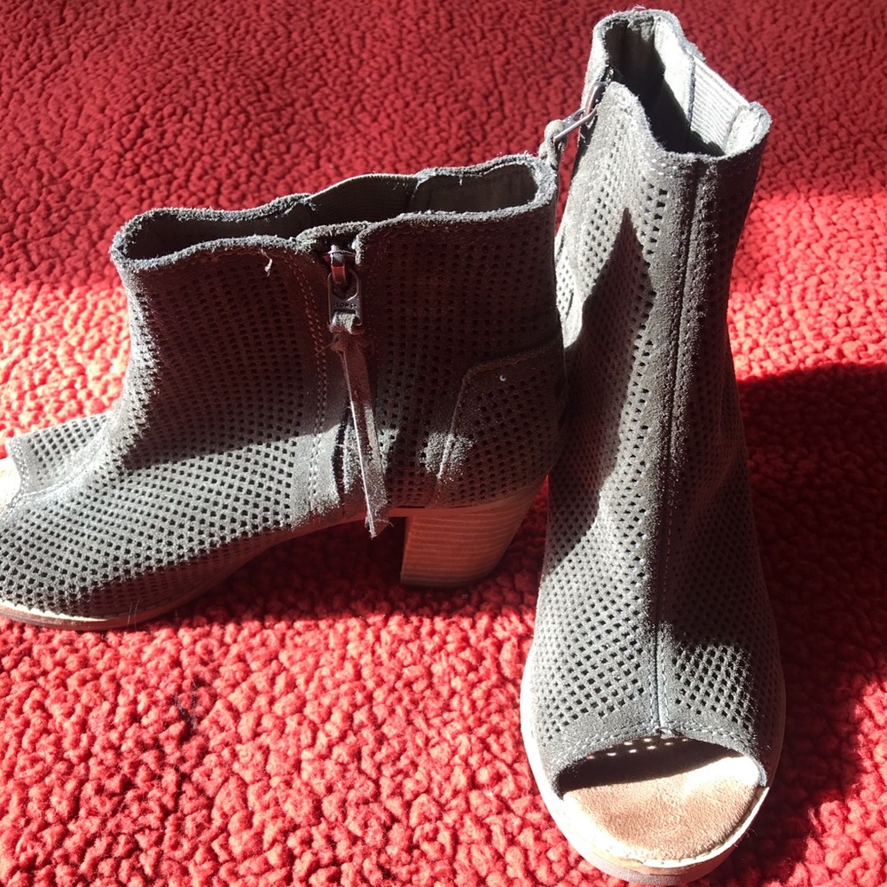 Tom Booties - Picture 2 of 3
